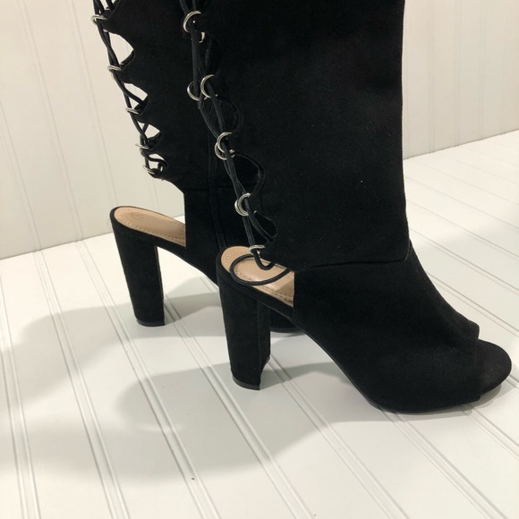 New Elegant Collection Black Boots - Picture 7 of 11